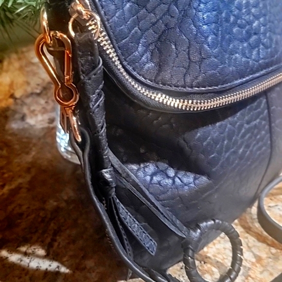 New Vince Camuto NWOT Cory Lamb Black Leather expandable crossbody purse - Picture 2 of 10